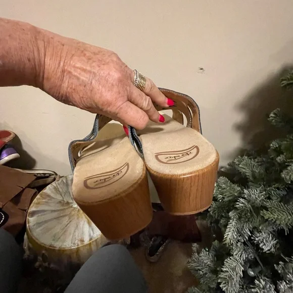 Spring step clogs - Picture 3 of 7